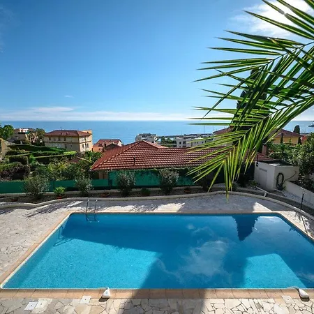 Prázdninový dům Le Cap Sud Residence Calme Piscine Vue Garavan